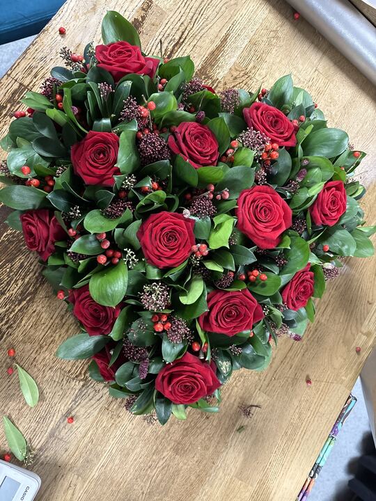 Red rose tribute